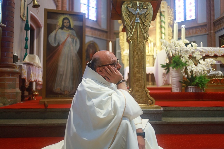 Parafia w drodze. Uczestnicy PMRDiK przyjęli sakramenty wtajemniczenia chrześcijańskiego