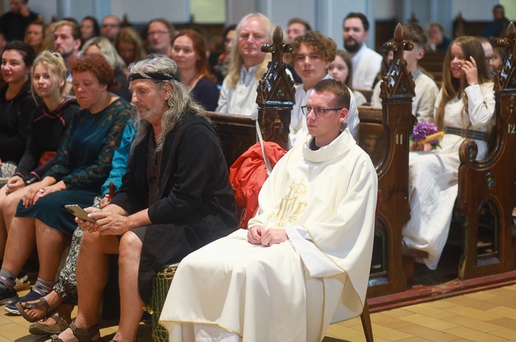 Parafia w drodze. Uczestnicy PMRDiK przyjęli sakramenty wtajemniczenia chrześcijańskiego