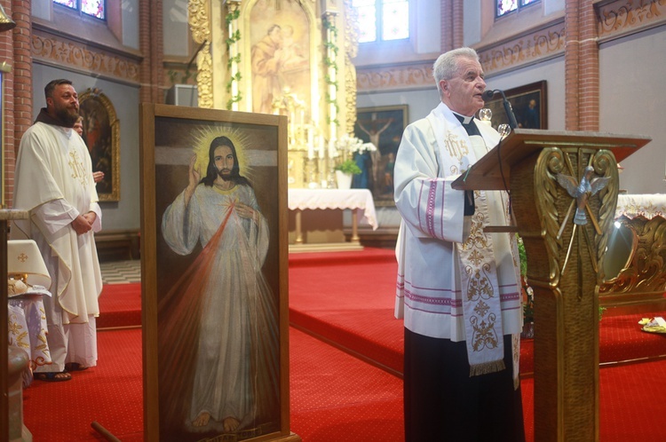 Parafia w drodze. Uczestnicy PMRDiK przyjęli sakramenty wtajemniczenia chrześcijańskiego