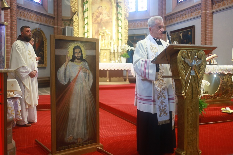 Parafia w drodze. Uczestnicy PMRDiK przyjęli sakramenty wtajemniczenia chrześcijańskiego