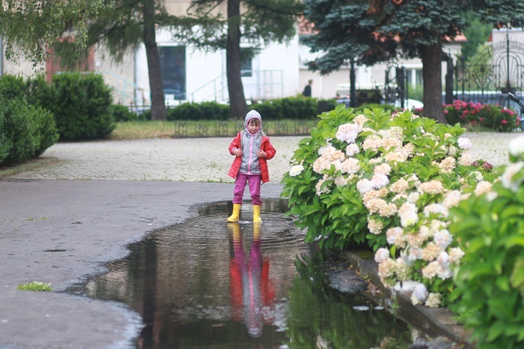 Parafia w drodze. Uczestnicy PMRDiK przyjęli sakramenty wtajemniczenia chrześcijańskiego