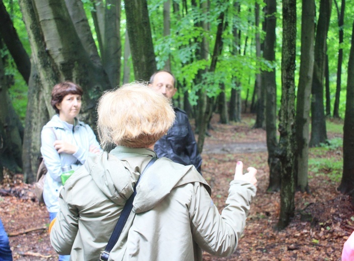 Wycieczka śladami dawnych pustelni i pustelników z Góry Świętej Anny