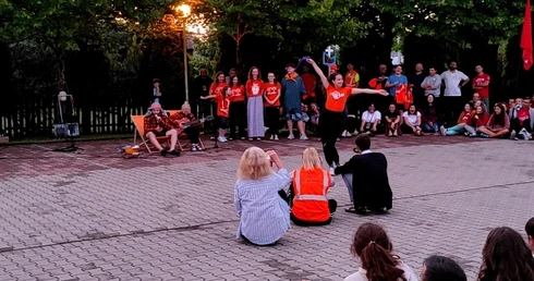 Pielgrzymkowa prezentacja grup