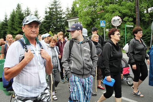 Grupa 1 z ks. Kamilem Białożytem - z Wilamowic na Jasną Górę 2022