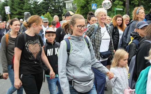 Grupy 3-4 z ks. Wojciechem Kamińskim - z Wilamowic na Jasną Górę 2022
