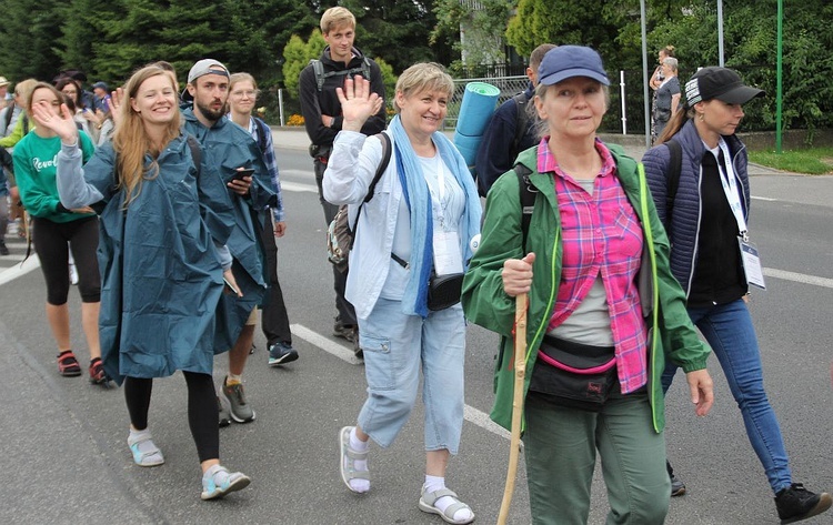 Grupa 5 z ks. Pawłem Radziejewskim SDS i ks. Konradem Nowakiem SDS - z Wilamowic na Jasną Górę 2022