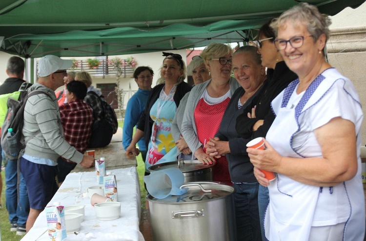 Piknik pielgrzymów jasnogórskich u św. Józefa Bilczewskiego w Wilamowicach - 2022