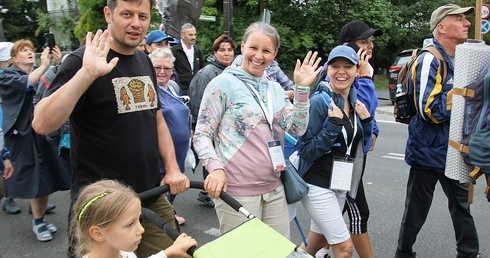 Pielgrzymi z wielu rejonów diecezji wyruszyli na Jasną Górę z Wilamowic przed południem 6 sierpnia.