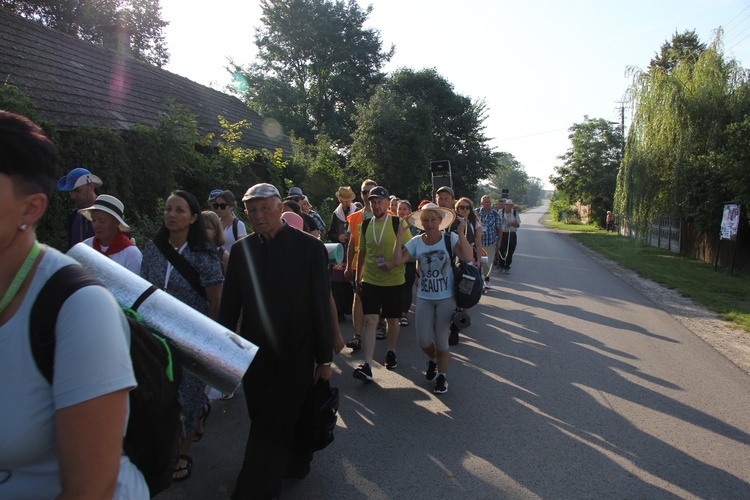 Fotorelacja z pielgrzymki - Dzień 3 - Kolumna stalowowolska