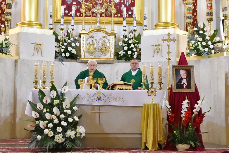 Limanowa. Wprowadzenie relikwii bł. kard. Wyszyńskiego