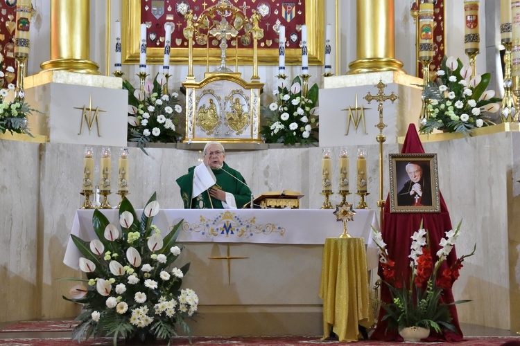 Limanowa. Wprowadzenie relikwii bł. kard. Wyszyńskiego