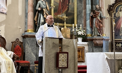 Błogosławieństwa na drogę udzielił ks. Jacek Kobiałka.