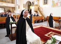 Śluby zakonne u sióstr dominikanek.