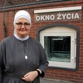 Demolowanie i kradzieże przy wrocławskim oknie życia. Zakonnica apeluje o pomoc