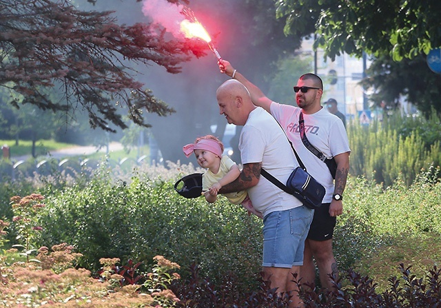 	Hołd powstańcom składały wszystkie pokolenia elblążan.