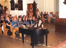 Sylwia Orzechowska gra Chopina.