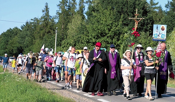 ▲	Pątnicy mieli do pokonania około 270 km.