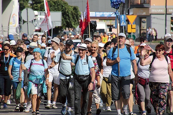 ▲	Uczestnicy 41. Pieszej Pielgrzymki Diecezji Płockiej na Jasną Górę byli serdecznie przyjmowali przez mieszkańców Gostynina.