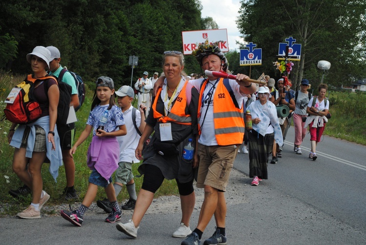 Pielgrzymi w drodze na Jasną Górę