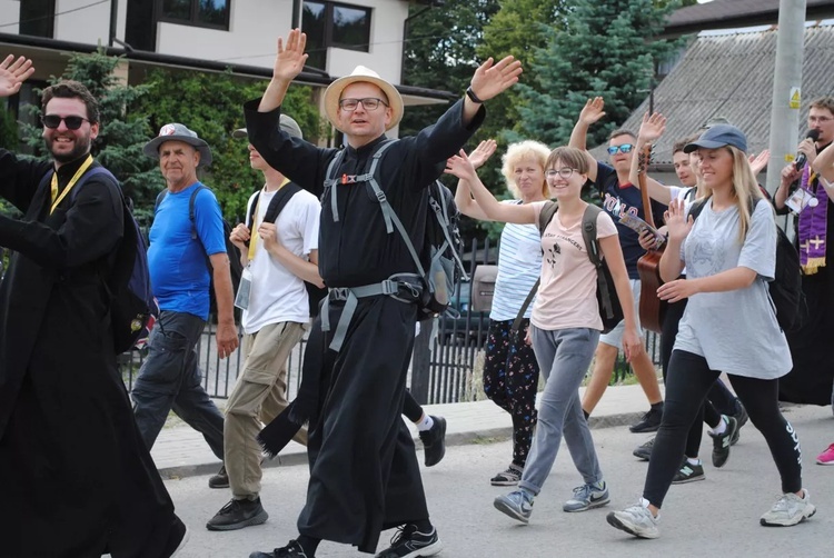 Pielgrzymi w drodze na Jasną Górę