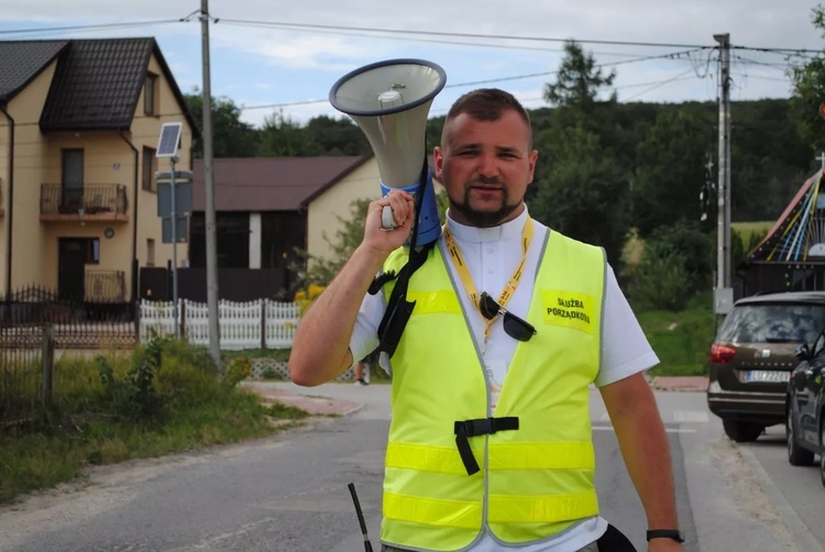 Pielgrzymi w drodze na Jasną Górę