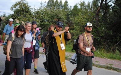 Pielgrzymi w drodze na Jasną Górę