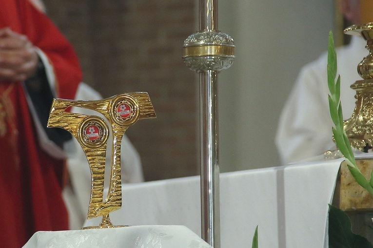 Błogosławieństwo witraża w Darłowie