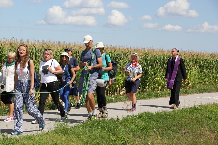 Fotorelacja z pielgrzymki - dzień 6. - kolumna stalowowolska