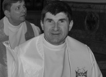 Ks. Grzegorz Radziszewski w czasie Mszy Krzyżma w płockiej katedrze w 2014 r.