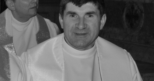 Ks. Grzegorz Radziszewski w czasie Mszy Krzyżma w płockiej katedrze w 2014 r.