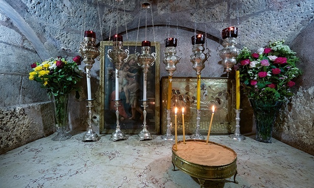 Grób Maryi znajdował się w dolinie Cedronu. Dziś mieści się w kościele należącym do Greków i Ormian.