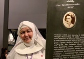 Siostra Marcina Ewa Gieniusz, niepokalanka, jest wolontariuszką w Muzeum Powstania Warszawskiego. Można tam „spotkać” Ewę Matuszewską ps. Mewa, harcerkę, która w powstaniu zginęła.