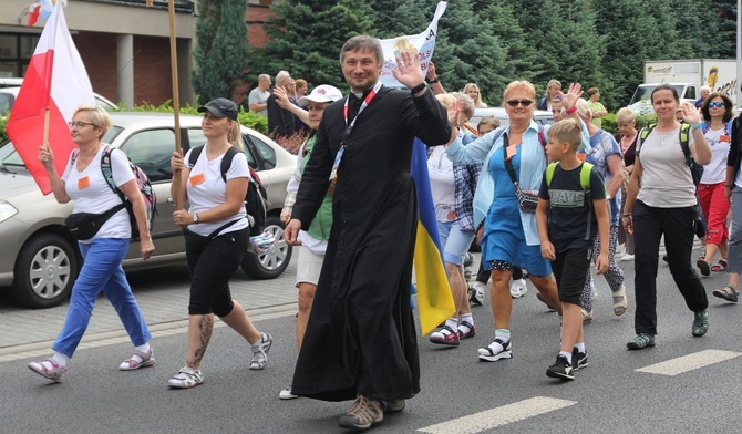 Ks. Łukasz Kubas jest głównym przewodnikiem 39. Oświęcimskiej Pieszej Pielgrzymki na Jasną Górę.