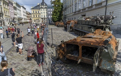 Poroszenko: ukraińska armia już prowadzi kontrofensywę