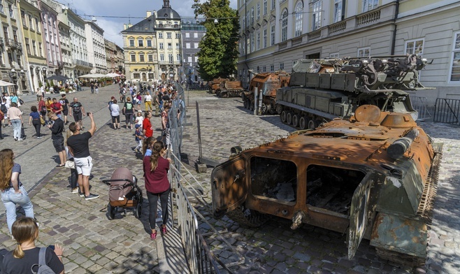 Poroszenko: ukraińska armia już prowadzi kontrofensywę