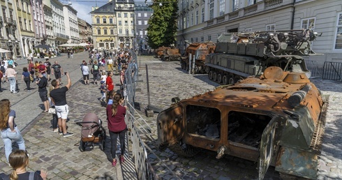 Poroszenko: ukraińska armia już prowadzi kontrofensywę