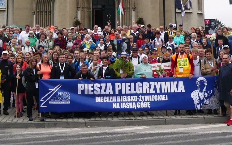 Gościnę w Wilamowicach zakończyło wsólne zdjęcie pielgrzymów.