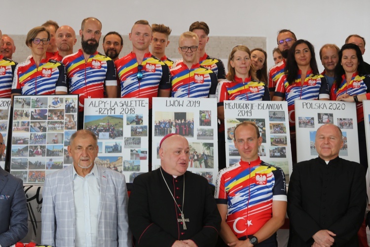 Rowerowy Team "Rozkręć wiarę" wyruszył na pielgrzymkę "Śladami św. Pawła" -2022