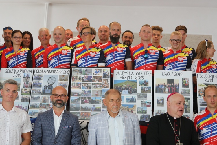 Rowerowy Team "Rozkręć wiarę" wyruszył na pielgrzymkę "Śladami św. Pawła" -2022