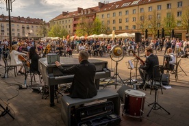 Tychy. Fortepian plenerowy ponownie w mieście