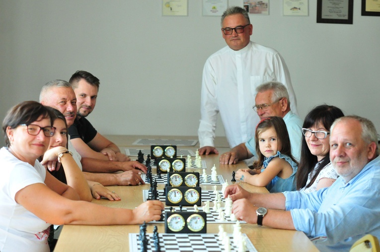 Turniej szachowy podczas pikniku w Konopnicy