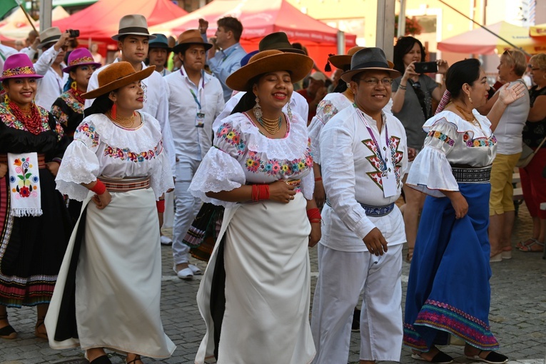 Inauguracja XXX Międzynarodowego Festiwalu Folkloru w Strzegomiu