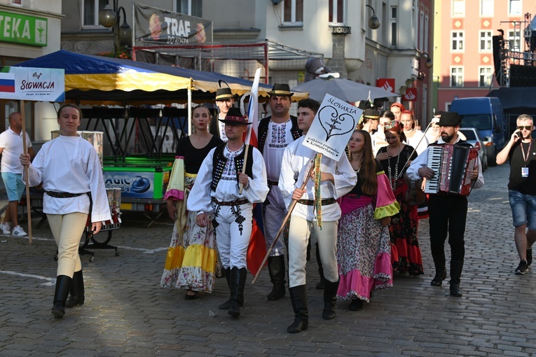 Inauguracja XXX Międzynarodowego Festiwalu Folkloru w Strzegomiu