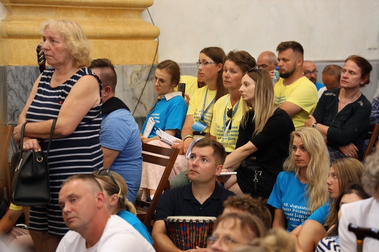 Pielgrzymi u tronu Królowej Polski