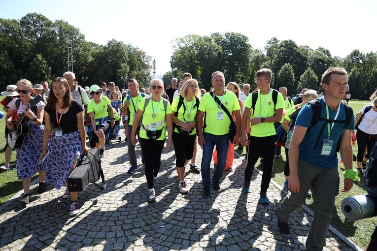Pielgrzymi u tronu Królowej Polski