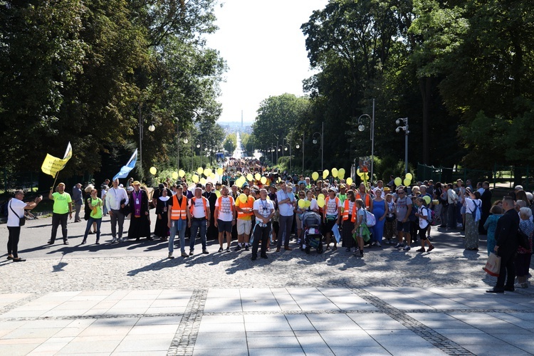 Pielgrzymi u tronu Królowej Polski