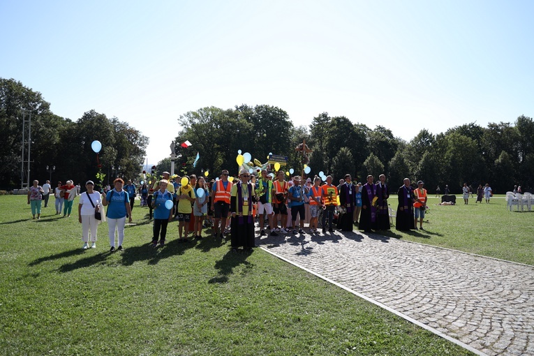 Pielgrzymi u tronu Królowej Polski