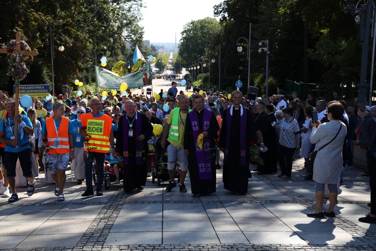 Pielgrzymi u tronu Królowej Polski