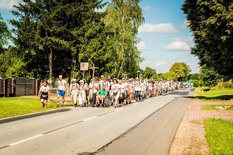 Jasna Góra już niedaleko - ostatni dzień pielgrzymowania