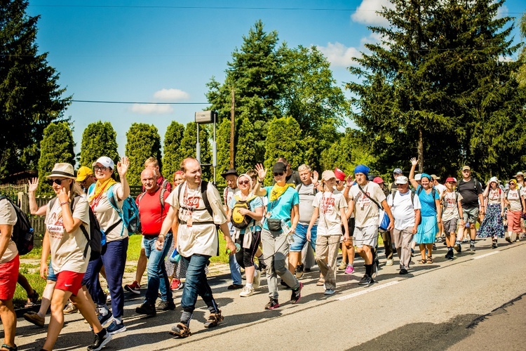 Jasna Góra już niedaleko - ostatni dzień pielgrzymowania